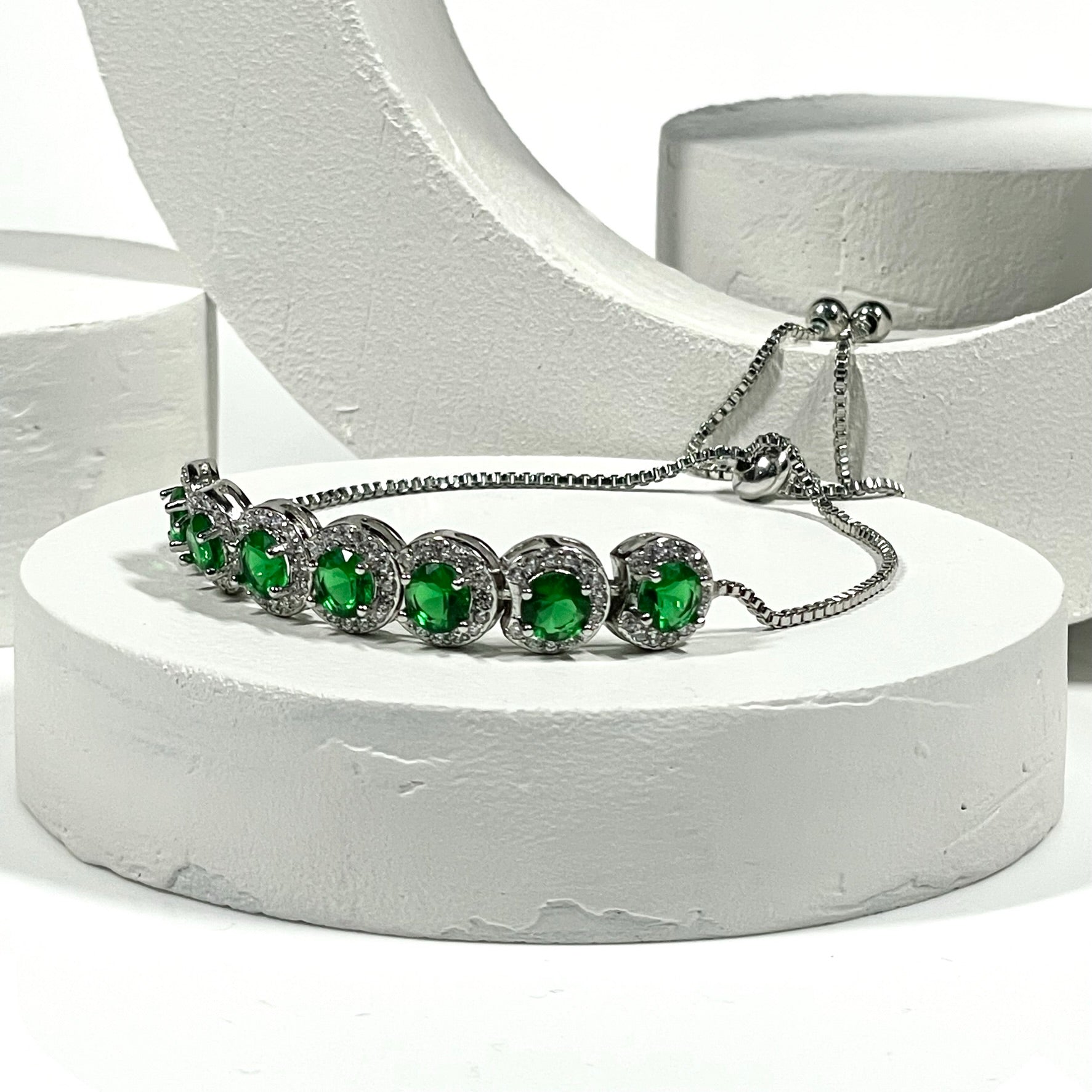 Round halo adjustable bracelet